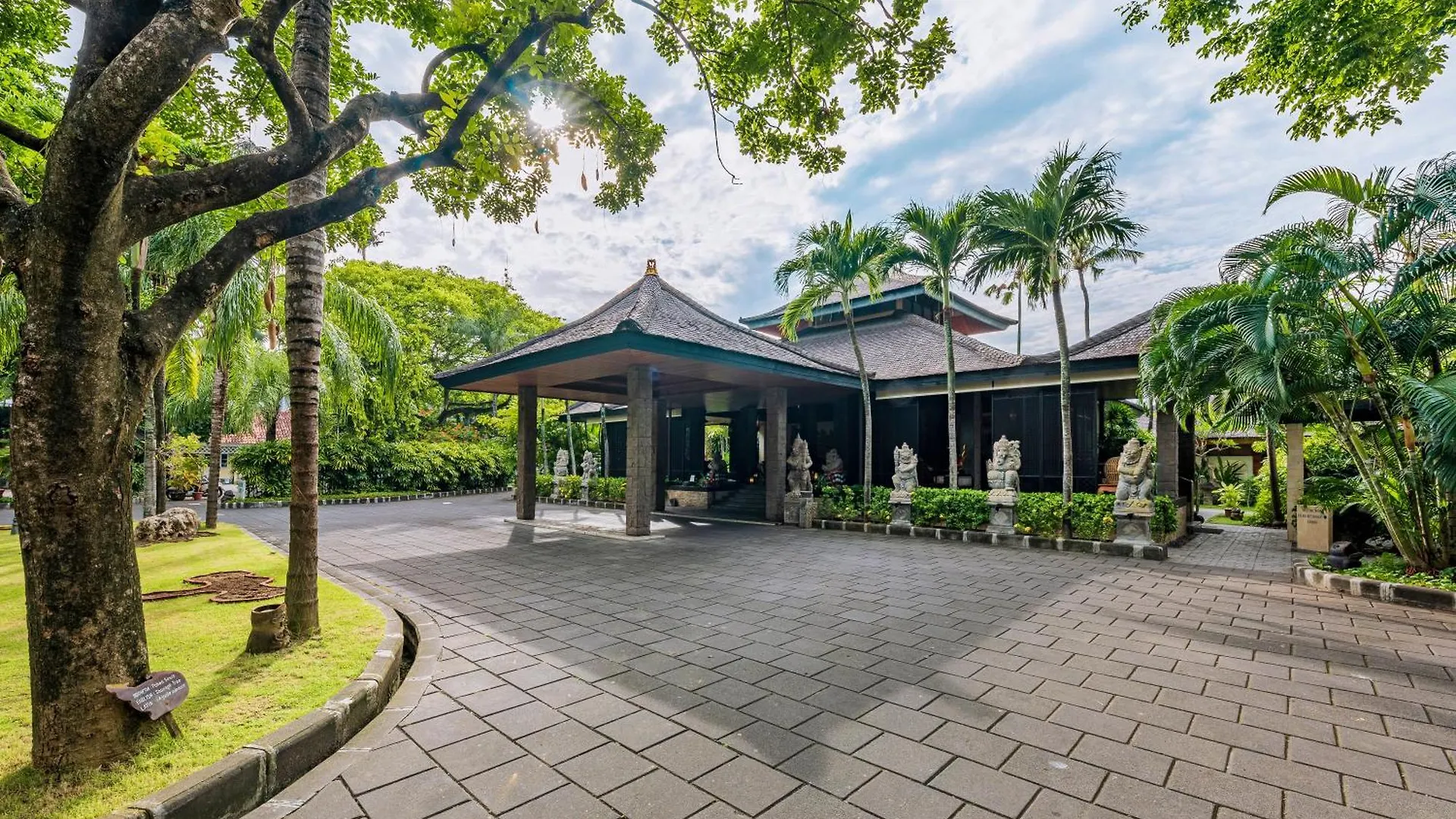 *****  Bali Mandira Beach Resort & Spa Легиан Индонезия