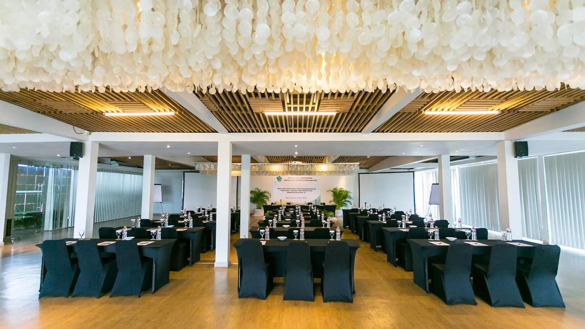 Bali Mandira Beach Resort & Spa Легиан 5*,  Индонезия