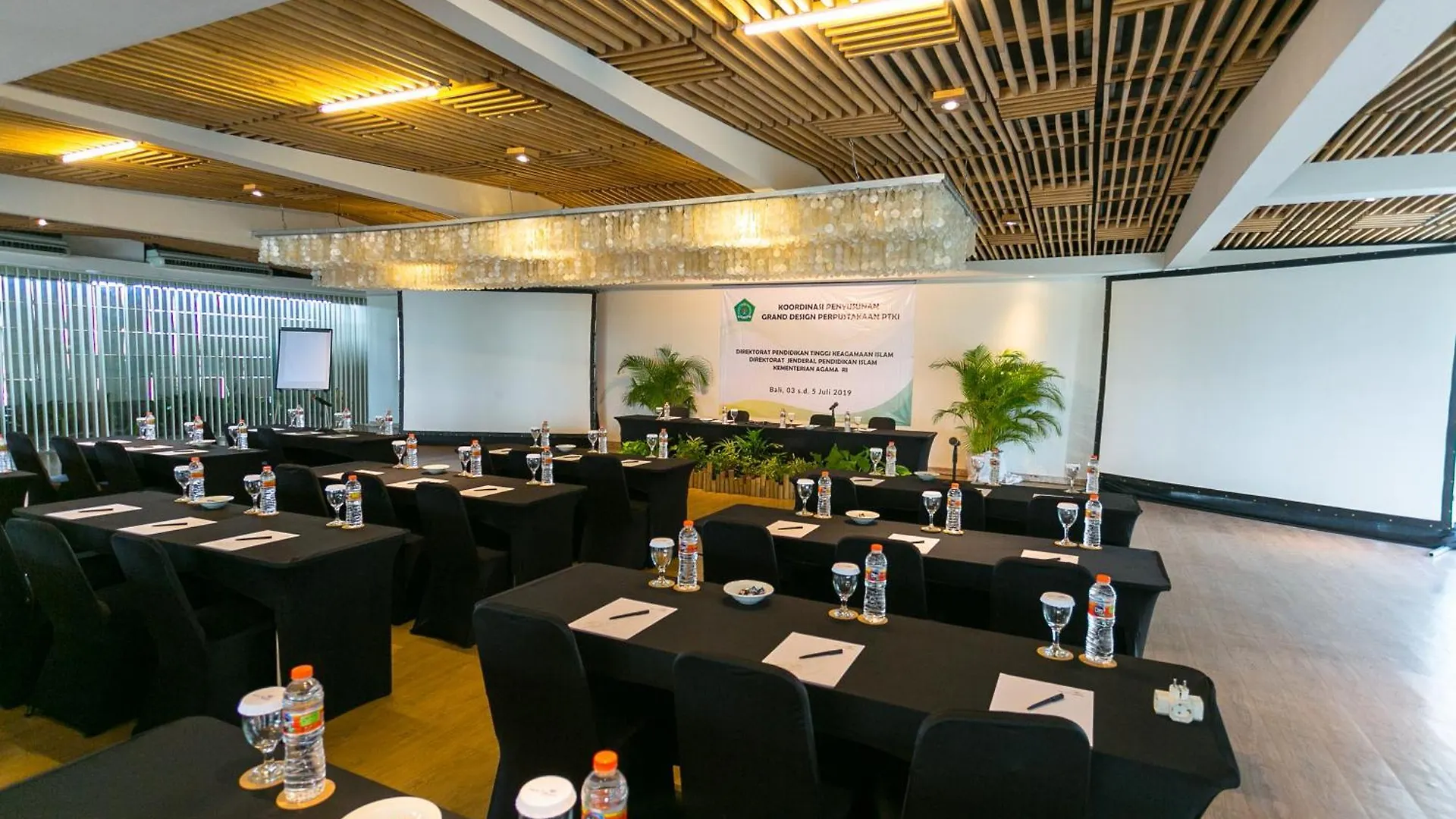 Bali Mandira Beach Resort & Spa Легиан